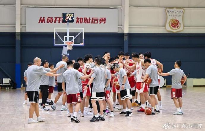 中国女篮最终12人参赛名单何时确定