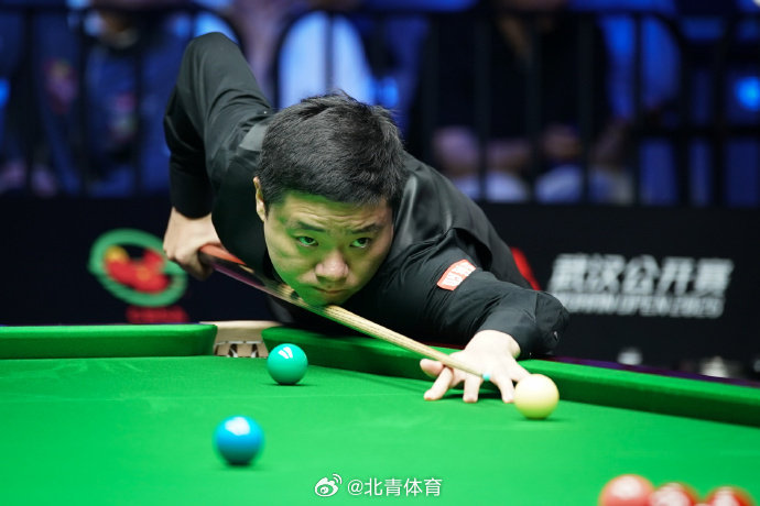 丁俊晖2005年击败戴维斯与如今输给戴维斯有何关联？