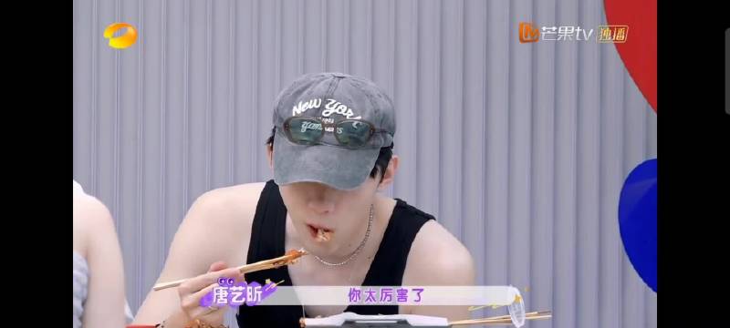 zyr星期五的特效都很搞笑 小然你上火星了 晚上还回家吃饭吗