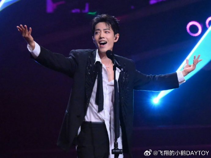肖战首次担任演唱会嘉宾表现如何？
