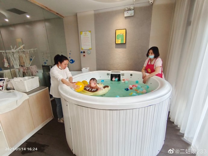 新生儿游泳抚触体验 新生儿游泳抚触体验
