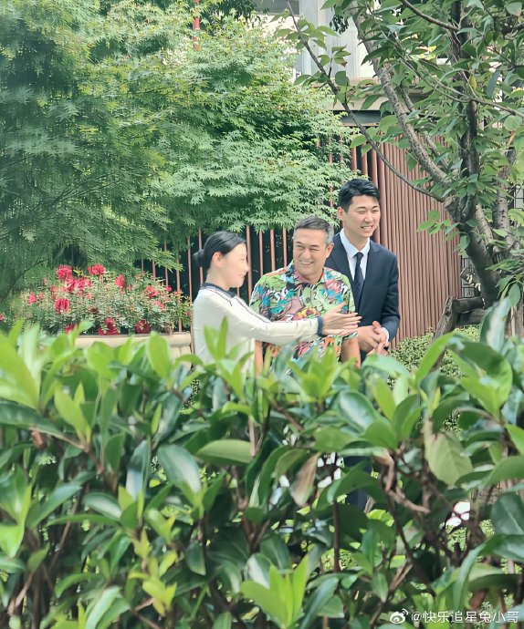 56岁张嘉益成都看房，被调侃挑养老房