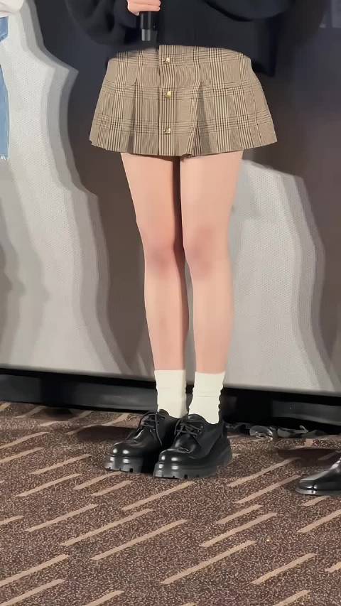 陈都灵花千骨首映礼大秀性感美腿