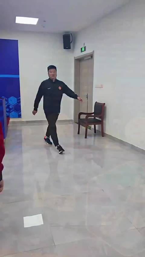 李金羽曾对青岛西海岸球童拖延时间表达不满