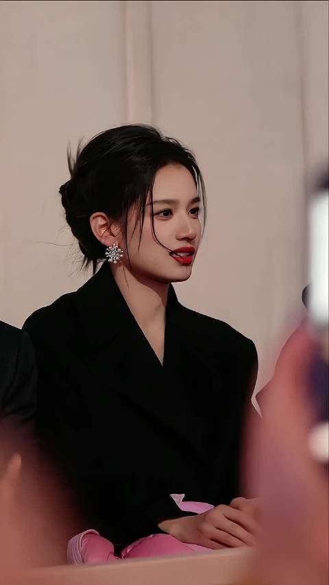 张婧仪这骨相绝了
