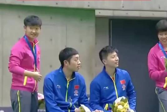 马龙、许昕眼中的孙颖莎是乖萌萌、可爱、憨厚，远古时期的同框，好暖