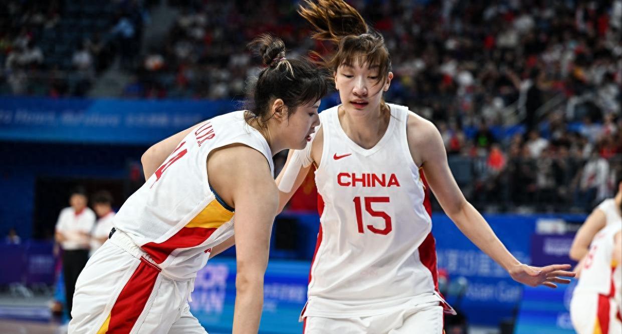 全网吵翻！女篮双塔放弃亚运出战WNBA真的是不爱国吗？真相太通透