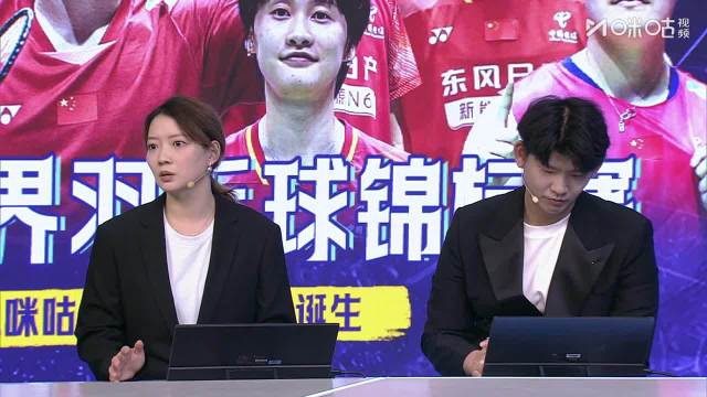 黄雅琼、刘雨辰讨论凤凰组合需要转变一下战术