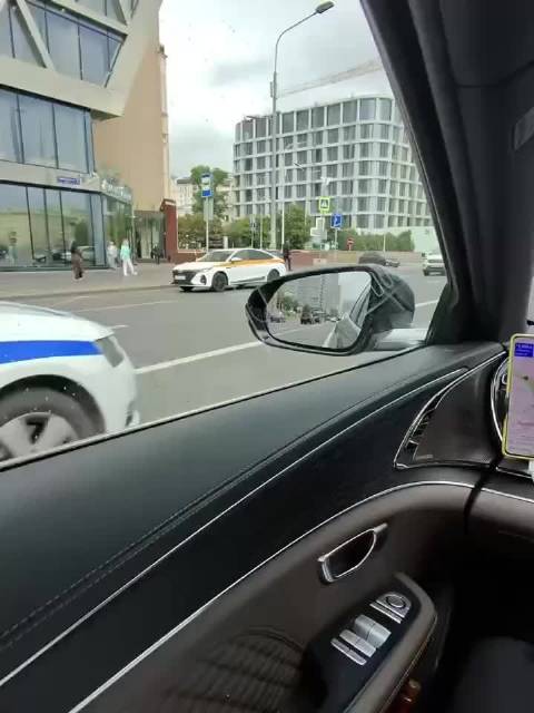 美国车牌车队现身莫斯科