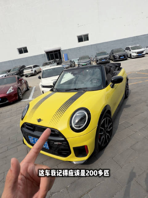 前两天MINI的小伙伴借了我一台敞篷JCW 汽车跑山