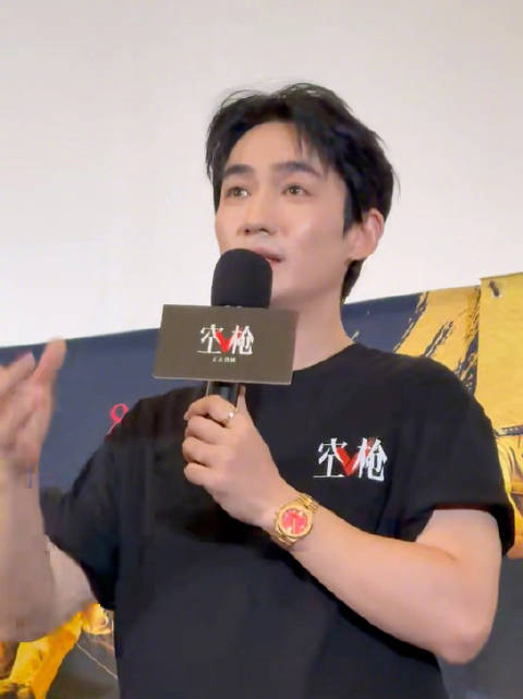 《空枪》重庆路演，朱一龙解读强哥的跳舞戏，表示曾担心形式大于内容…