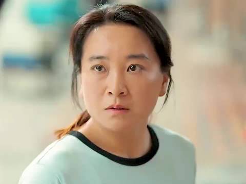 小伙买水偶遇减肥成功的前女友惊呆了 热辣滚烫 贾玲