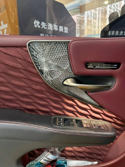 雷克萨斯LS500h鹤羽折翼版的维修保养成本高吗？