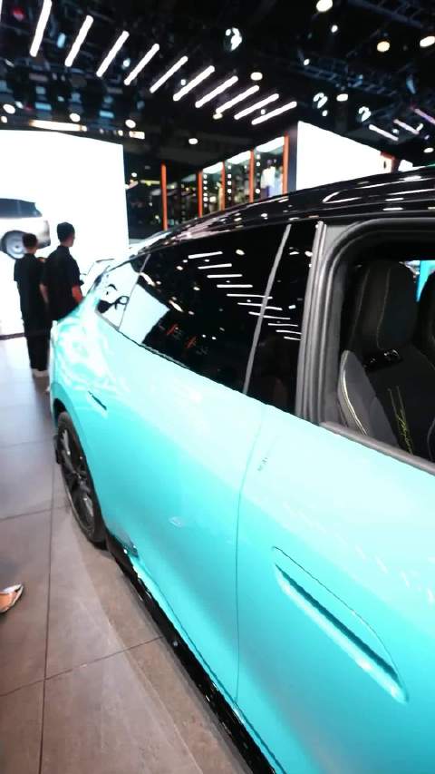 领克07GT定位为个性运动旅行车，后排空间设计宽敞