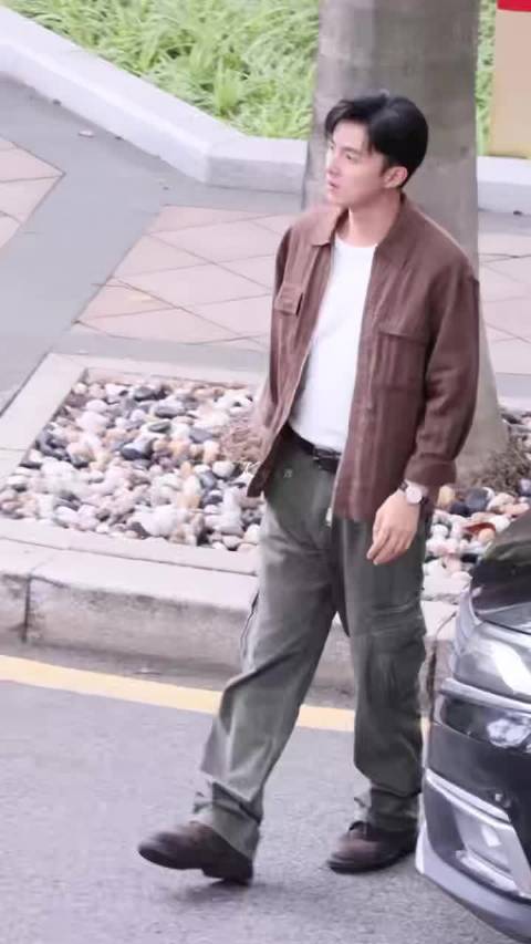 海报细节全是伏笔，风险等级暗藏人物立场，看完更加期待正片解密
