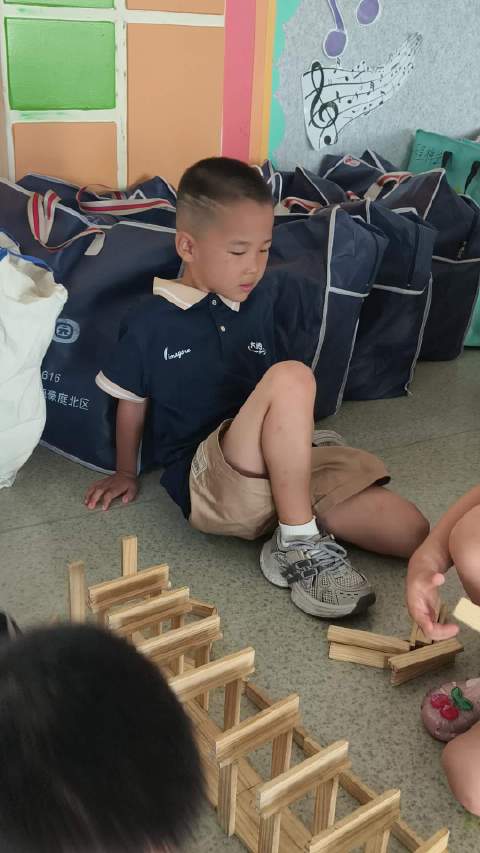 新学期，新学校，宝贝比我们想象中适应环境能力更强，加油吧