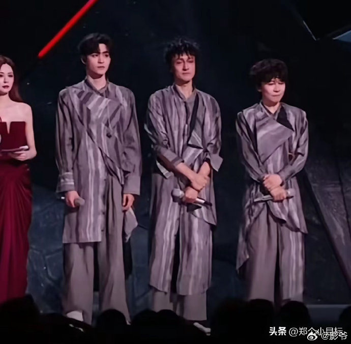 阿云嘎如何评价《野人》舞台的音乐剧质感？