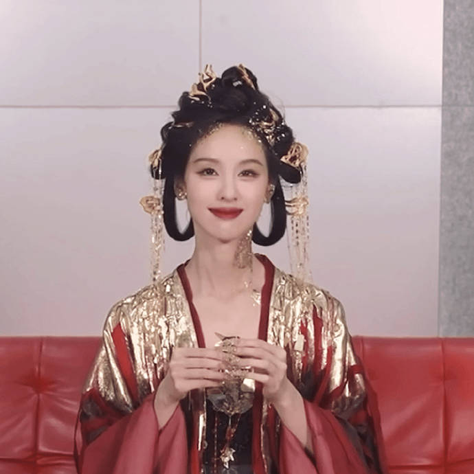 陈都灵在《永夜星河》中的镜妖造型为何能胜过AI版本 陈都灵在《永夜星河》中的镜妖造型为何能胜过AI版本