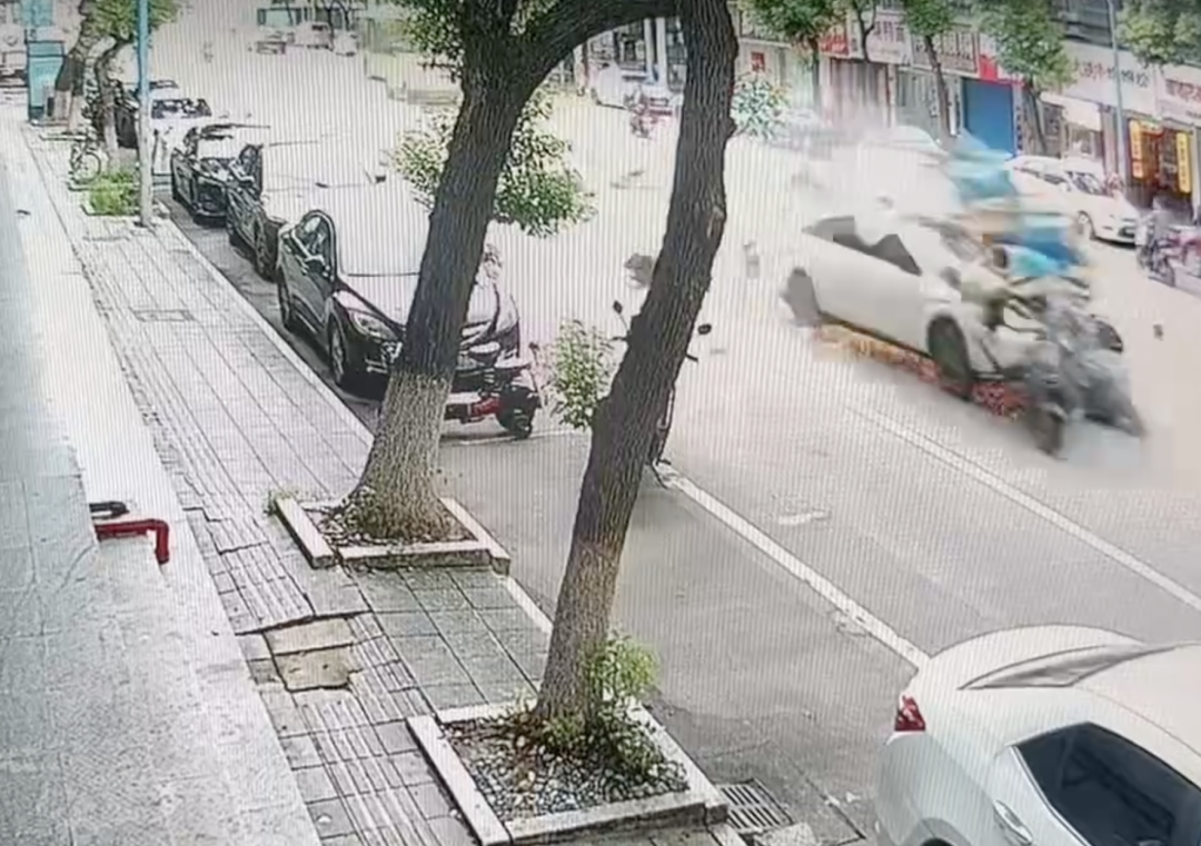 司机驾车途中突发疾病造成事故，致1死4伤，宁波交警通报