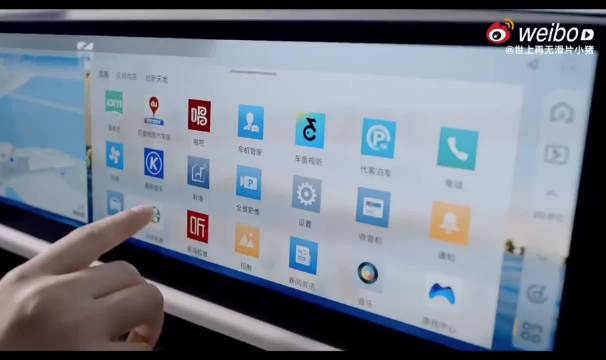 这女的穿全白戴眼镜在车里主动把座椅调平是在暗示我什么