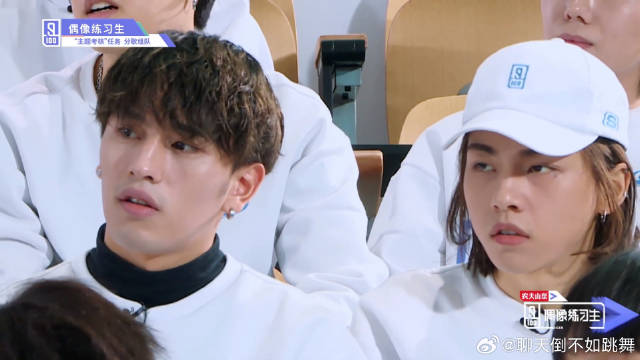 蔡徐坤首先拿到歌曲，故作神秘，直接遭到练习生白眼！