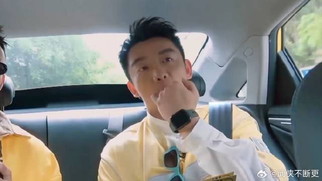 越不让打开就越想打开，李晨郑恺经不住诱惑，下秒后悔了丨奔跑吧