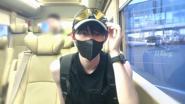 这个赛车手有点小帅