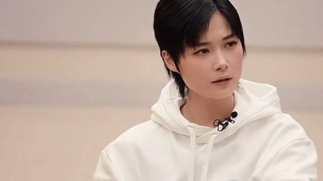 薛凯琪见证李宇春话最多时候，亲和又冷幽默