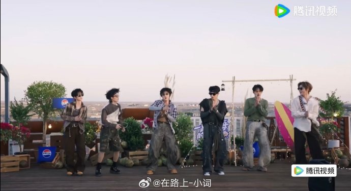 《一路向海的少年》中其他兄弟对新疆露营是什么态度