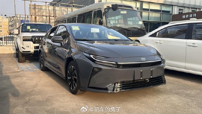 卡罗拉锐放双擎2026款落地价包含哪些费用？