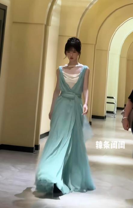 鞠婧祎《万花世界》古董高定造型的秀场原版图片 鞠婧祎《万花世界》古董高定造型的秀场原版图片