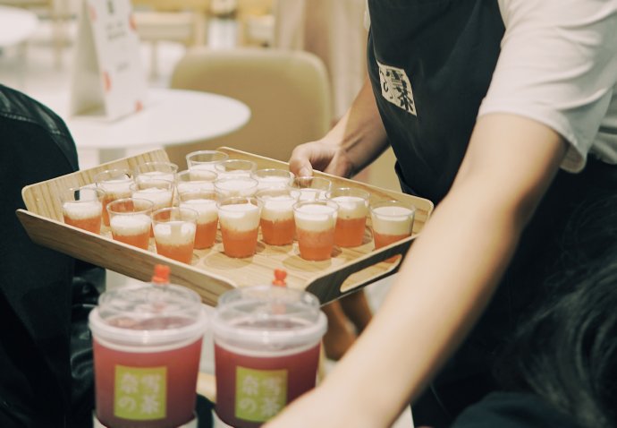 奈雪的茶的霸气橙子和其他品牌的橙子饮品相比有什么特点? 奈雪的茶的霸气橙子和其他品牌的橙子饮品相比有什么特点?