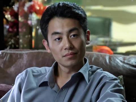 男人用地摊货赚了好友十万，不料下一秒肠子都悔青了"正阳门下 "