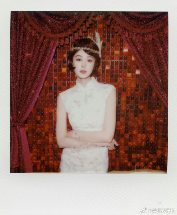 这组撕拉片写真与古力娜扎以往风格有何不同？