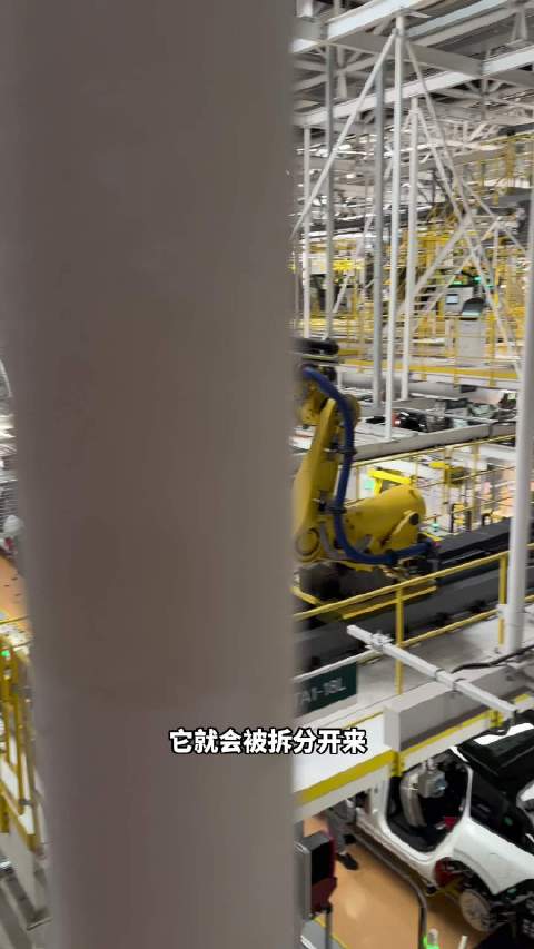 参观半自动化工厂，展望5到10年后全无人运作