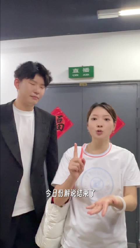 黄雅琼更新：谁不想在晚上10点急头白脸地吃6斤番茄锅呢