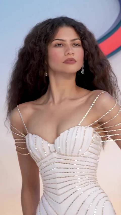 赞达亚Zendaya《蜘蛛侠：崭新之日》伦敦首映礼…