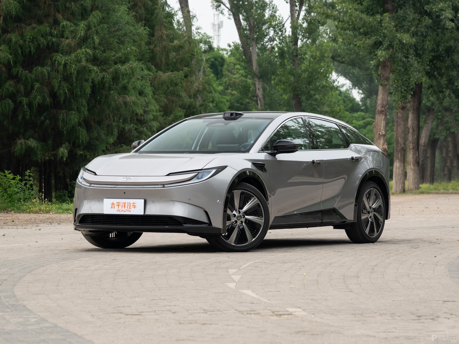 限时售10.98万起 2027款丰田bZ5上市 中型纯电SUV/续航630km