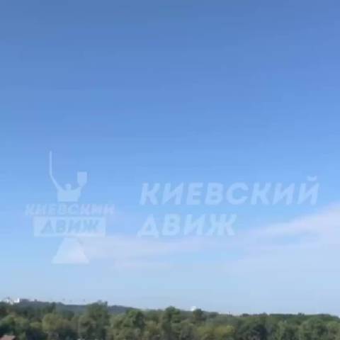 俄罗斯无人机袭击导致位于佩切尔斯克区的洛巴诺夫斯基迪纳摩体育场受损…