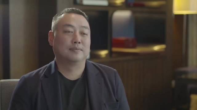地表zui强比赛的时候刘国梁接受采访，谈到乒乓球职业化，类比了网球选手李娜