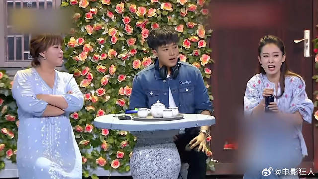 你觉得贾玲和张小斐谁更胜一筹抽象手绘绘画小品