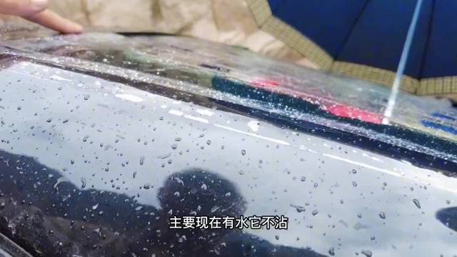 川藏线泥石流，老司机开下路基躲巨石避险