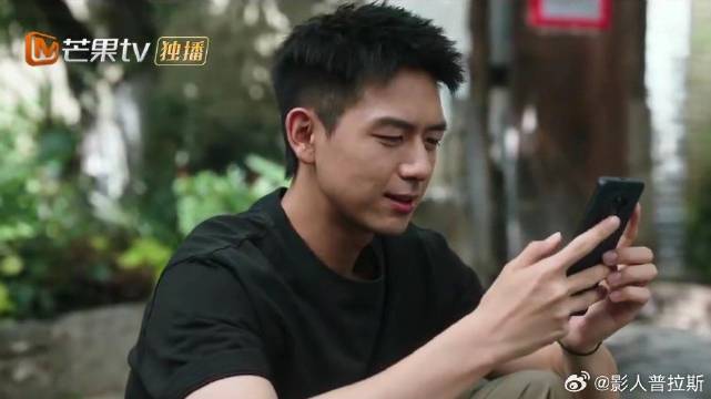 红豆邮寄桃子给有风小院 快来瞅瞅谢总这不值钱的开心样