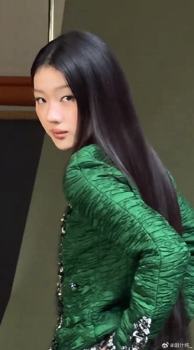 单依纯为何突然转变风格尝试暗黑系 单依纯为何突然转变风格尝试暗黑系