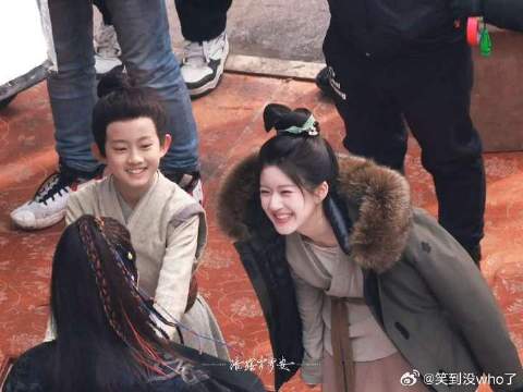 就这样萌萌的对着你笑