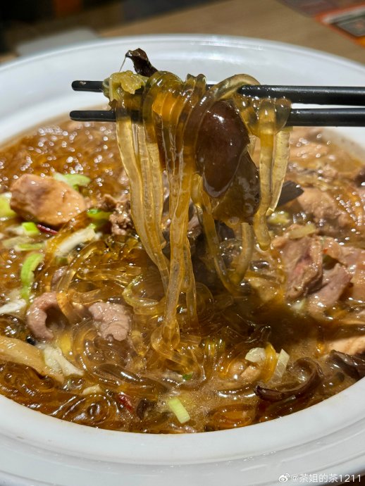 东北人美食盲盒:13元鸡腿饭3斤重,烤炉拉开全是惊喜 东北人美食盲盒:13元鸡腿饭3斤重,烤炉拉开全是惊喜