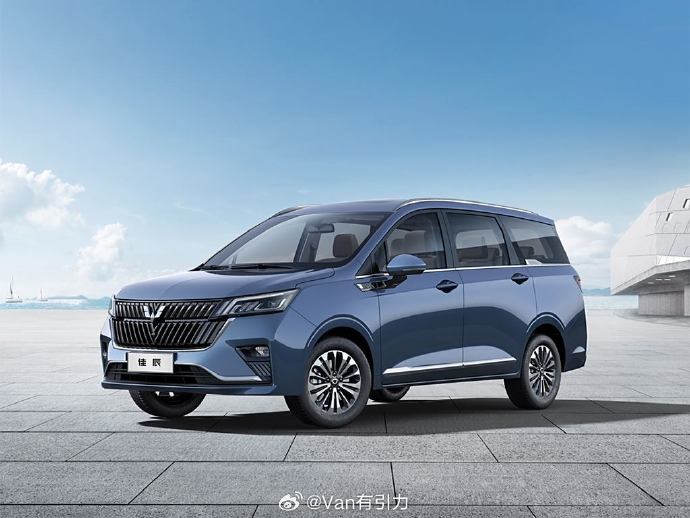 五菱佳辰7座商务版的内饰设计有哪些特点？