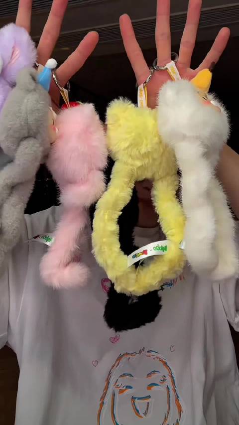 王勉直播带货画面可爱又搞笑
