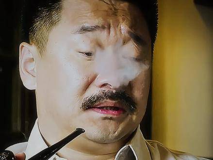“两把菜刀闹革命！”