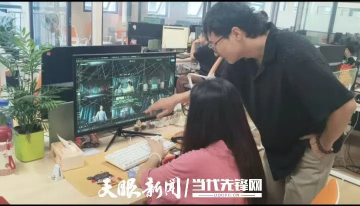 亚鲁映画工作人员正在修改短片